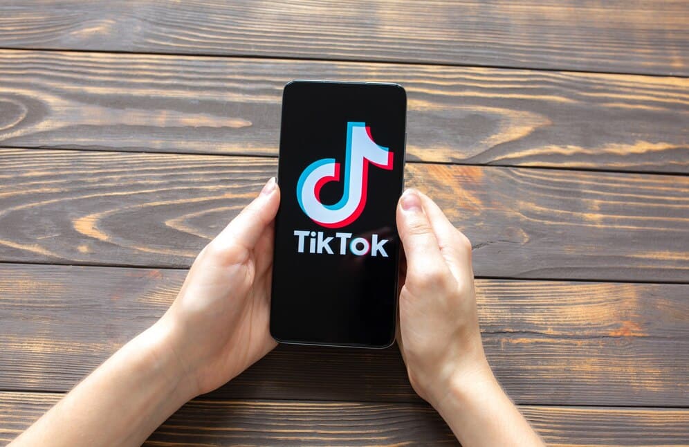 TikTok sided with the Chinese government & deleted an American's TikTok account who voiced support on TikTok for house speaker Nancy Pelosi's visit to Taiwan.